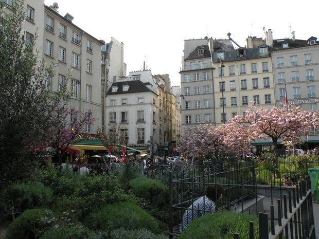  square René Viviani, Saint-Michel